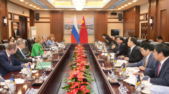 韩俊会见俄罗斯联邦农业部部长奥