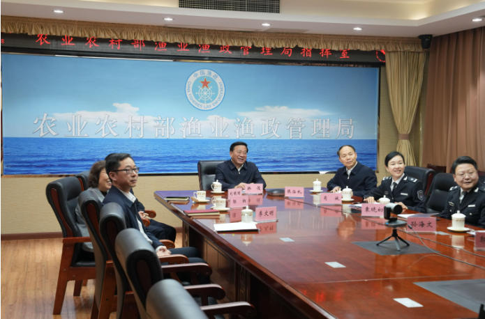 韩俊调研春节期间渔业安全生产和
